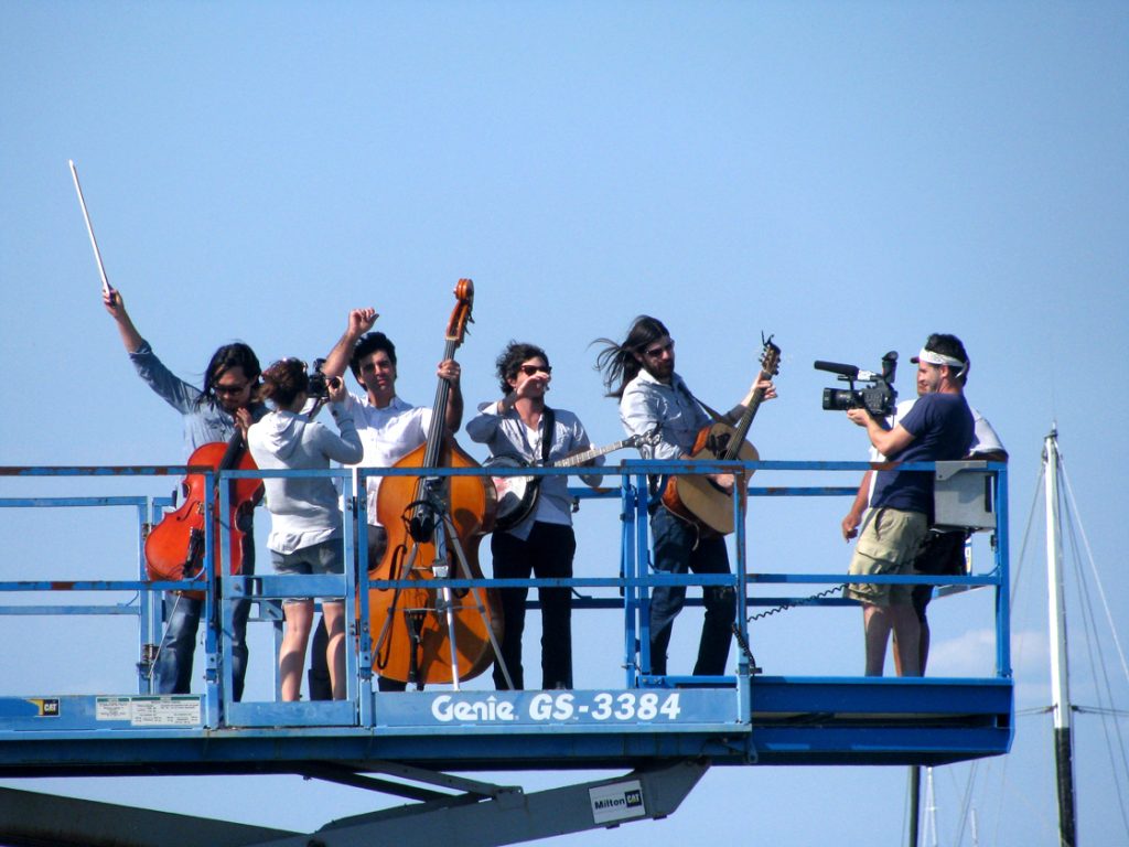 makaslı platform üzerinde konser